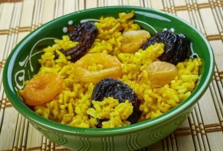 Вкусный плов с сухофруктами