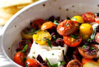 Сыр фета запеченый с помидорами