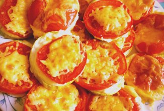 Кабачки с помидорами под сыром