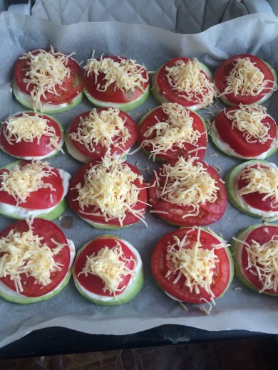 Кабачки с помидорами под сыром - Шаг 1