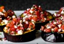 Запеченые баклажаны с помидорами и фетой