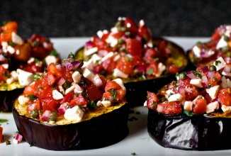 Запеченые баклажаны с помидорами и фетой