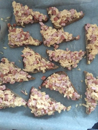 Горячие бутерброды на чёрном хлебе - Шаг 3