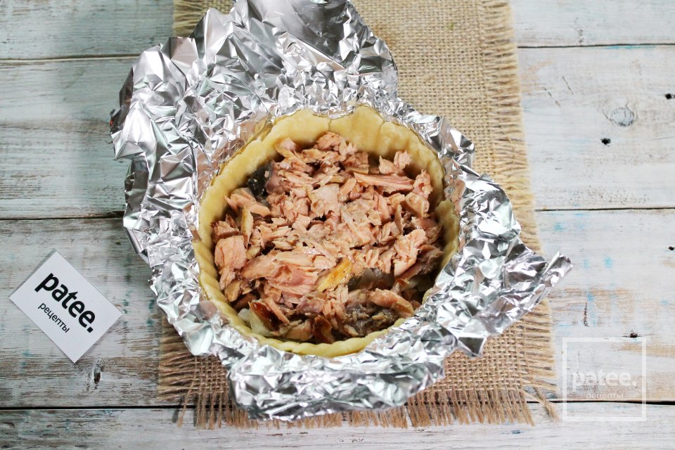 Киш с лососем порционный в формочке из фольги - Шаг 17