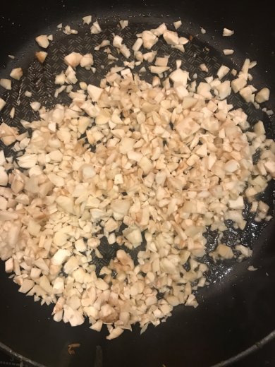 Запечённые шампиньоны с курицей , 🧀 сыром и грецкими орехами ) - Шаг 7