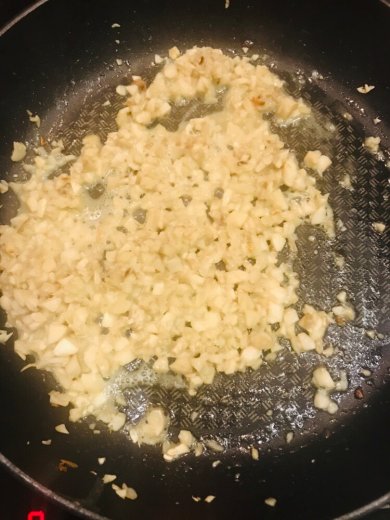 Запечённые шампиньоны с курицей , 🧀 сыром и грецкими орехами ) - Шаг 8