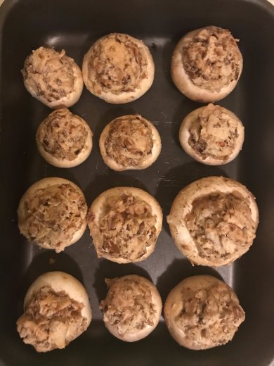 Запечённые шампиньоны с курицей , 🧀 сыром и грецкими орехами ) - Шаг 16