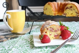 Кексы на йогурте с ягодным джемом