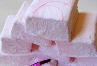 Помадка из ягод и яиц