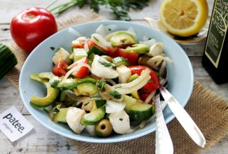 Греческий салат с авокадо