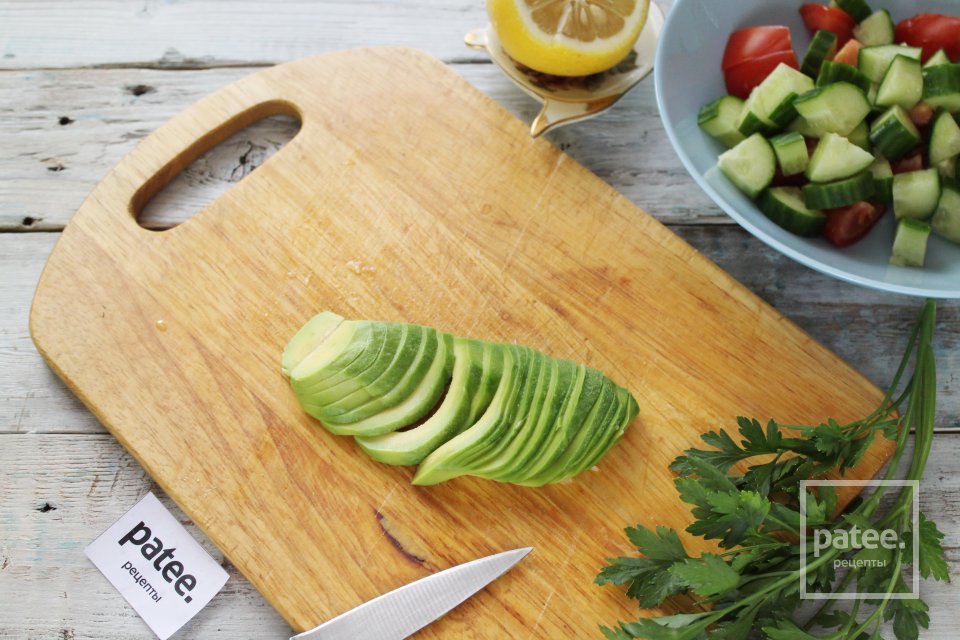 Греческий салат с авокадо - Шаг 7