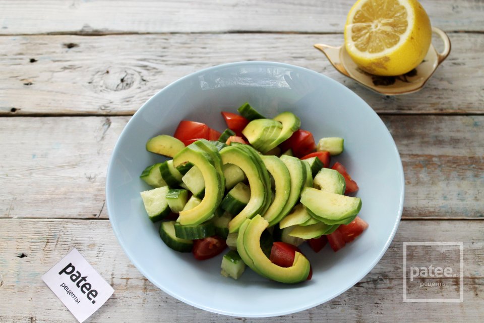 Греческий салат с авокадо - Шаг 8