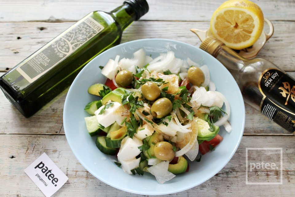 Греческий салат с авокадо - Шаг 13