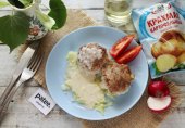 Биточки мясные с крахмалом в сметанном соусе