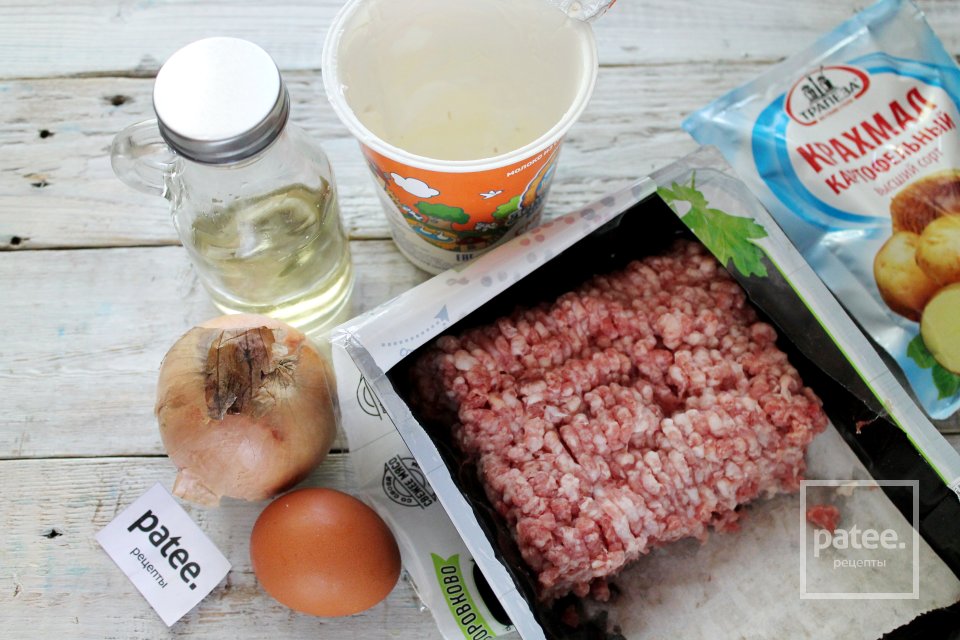 Биточки мясные с крахмалом в сметанном соусе - Шаг 1