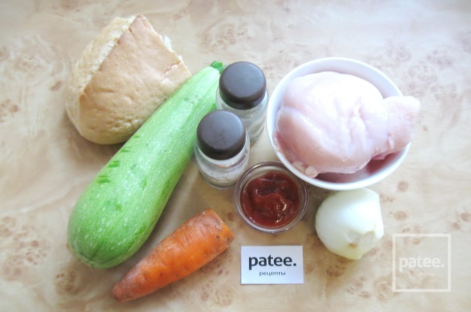 Фаршированные кабачки с курицей в соусе - Шаг 1