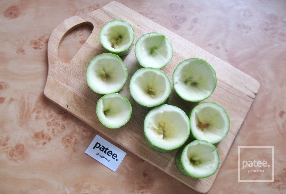 Фаршированные кабачки с курицей в соусе - Шаг 6