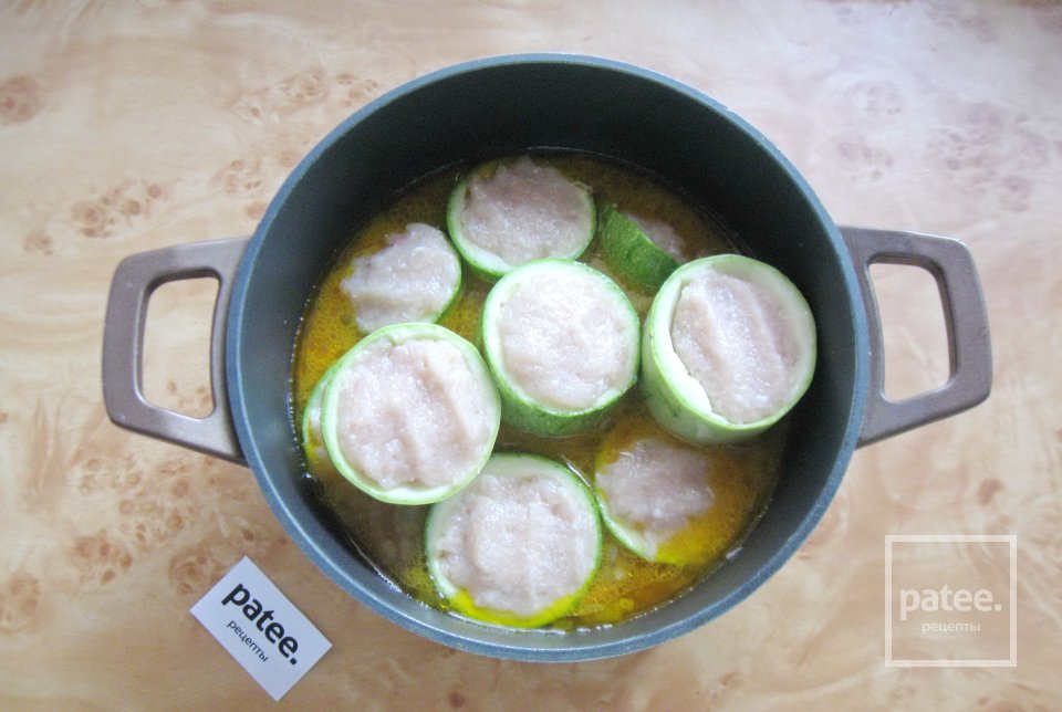 Фаршированные кабачки с курицей в соусе - Шаг 12