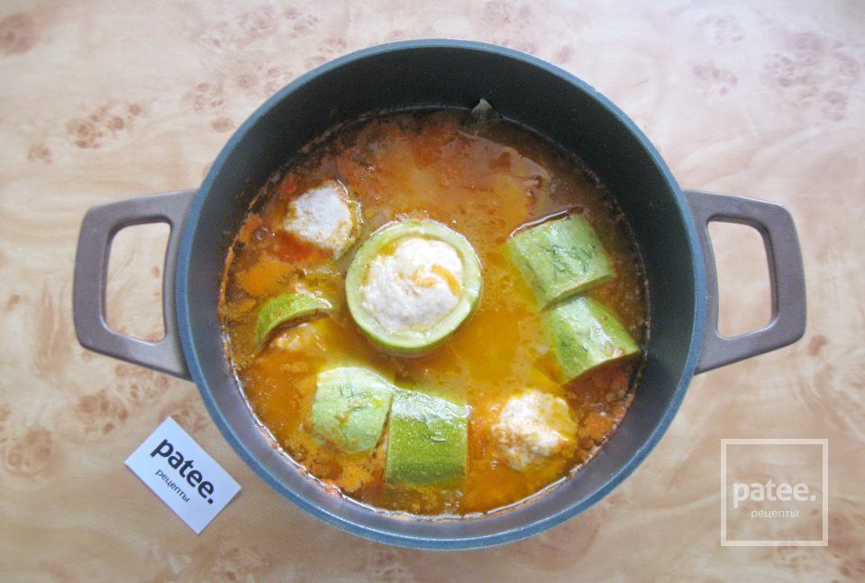 Фаршированные кабачки с курицей в соусе - Шаг 13