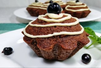 Шоколадные кексы с черной смородиной и апельсином