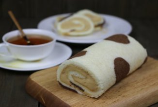 Рулет "Буренка" с кремом на вареной сгущенко