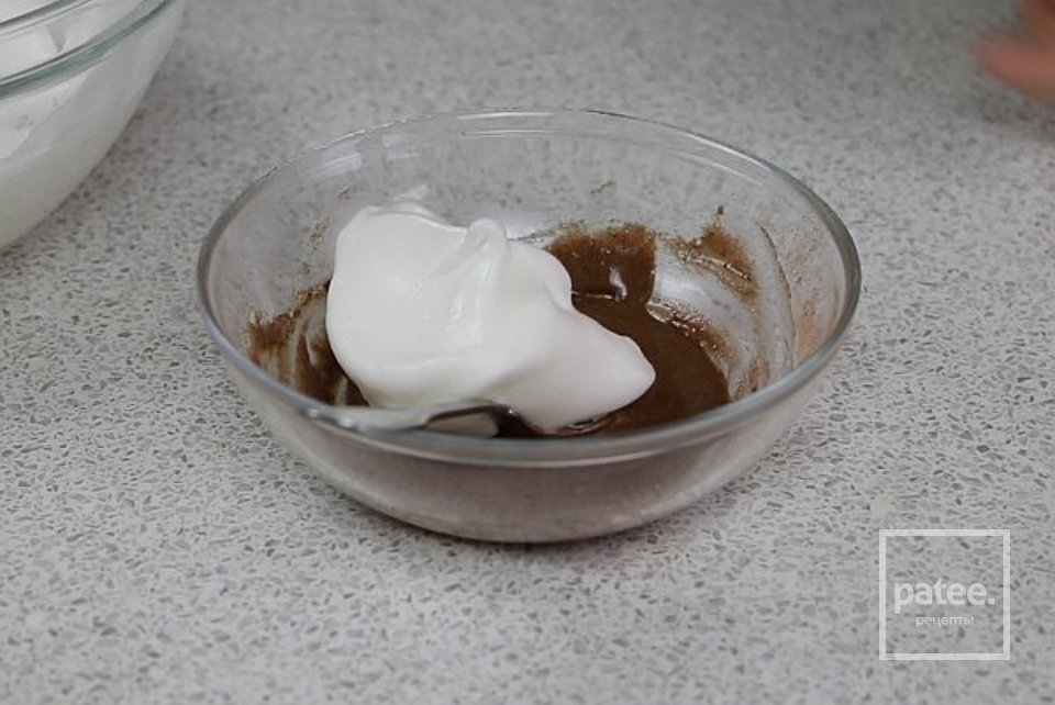 Рулет "Буренка" с кремом на вареной сгущенко - Шаг 4