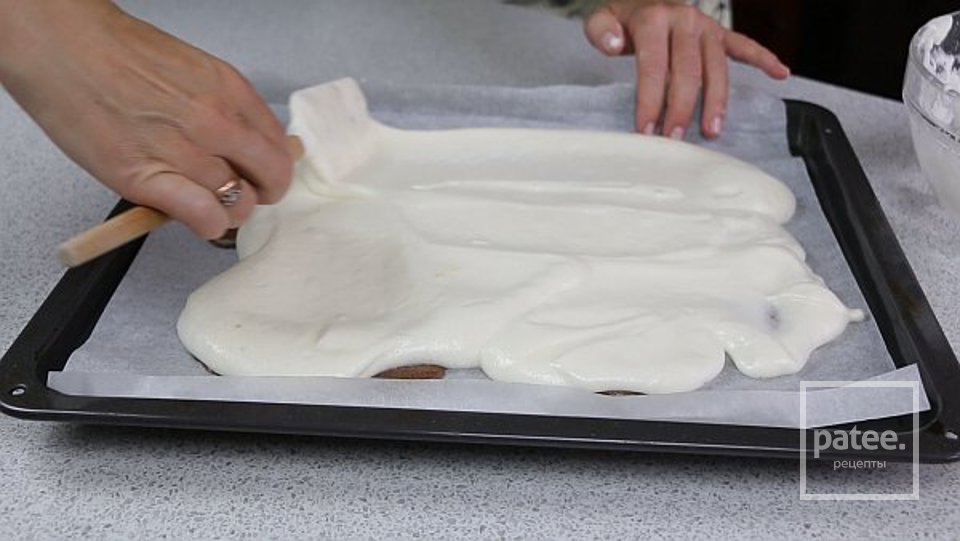 Рулет "Буренка" с кремом на вареной сгущенко - Шаг 6