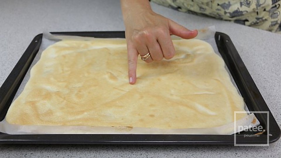 Рулет "Буренка" с кремом на вареной сгущенко - Шаг 7