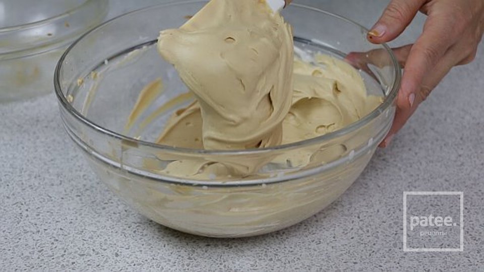 Рулет "Буренка" с кремом на вареной сгущенко - Шаг 11