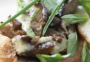 Омлет с грибами и куриной печенкой