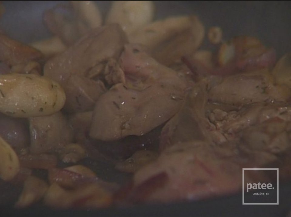 Омлет с грибами и куриной печенкой - Шаг 5