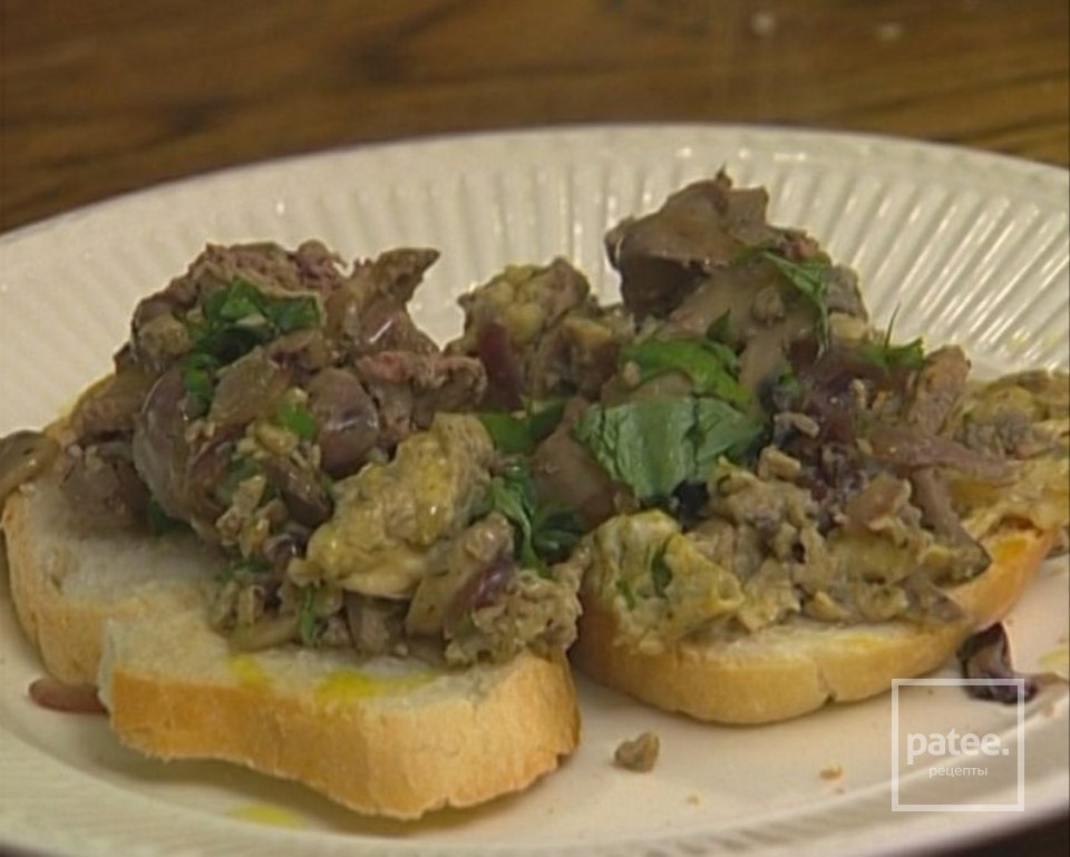 Омлет с грибами и куриной печенкой - Шаг 8