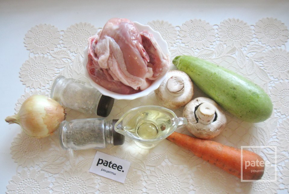 Куриные бедра с грибами и кабачками - Шаг 1