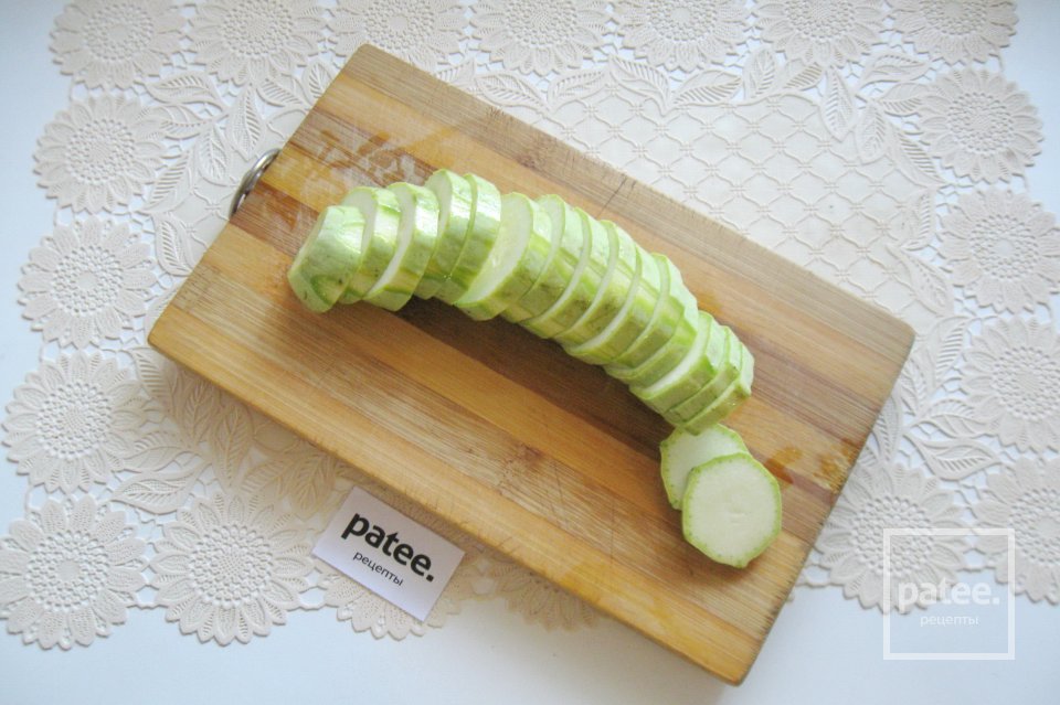 Куриные бедра с грибами и кабачками - Шаг 6