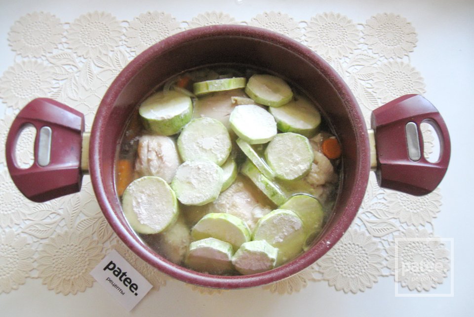 Куриные бедра с грибами и кабачками - Шаг 7