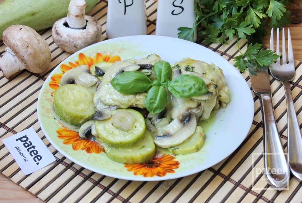 Куриные бедра с грибами и кабачками - Шаг 10