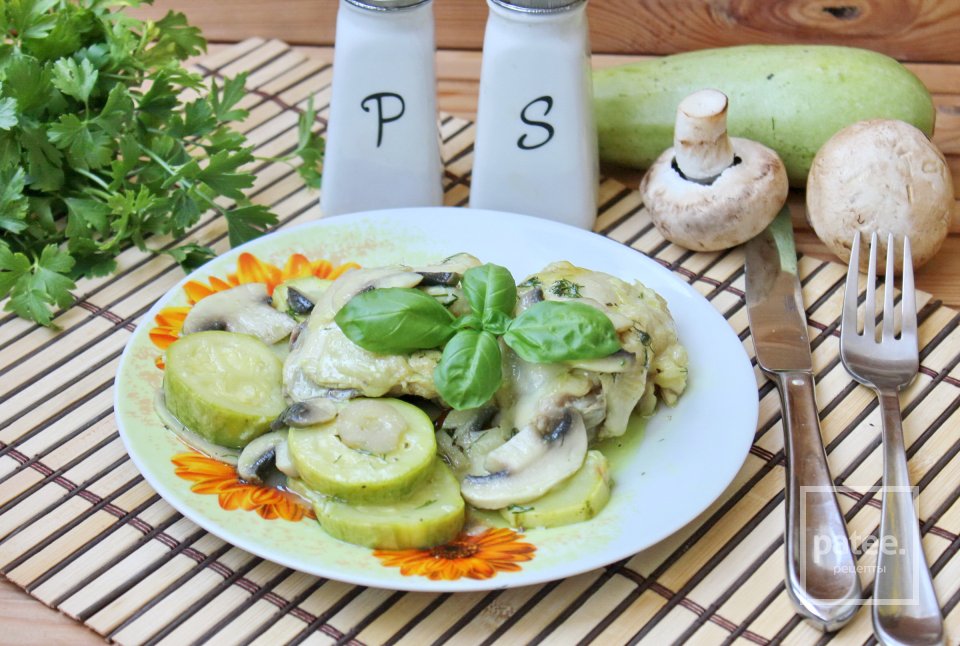 Куриные бедра с грибами и кабачками - Шаг 11