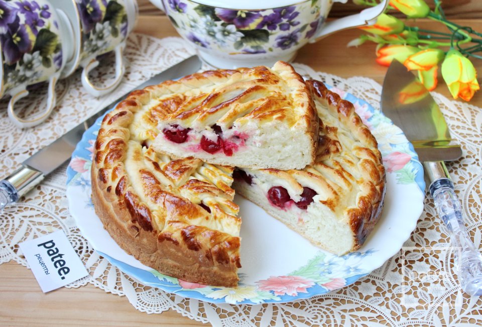 Дрожжевой пирог с вишней - Шаг 12