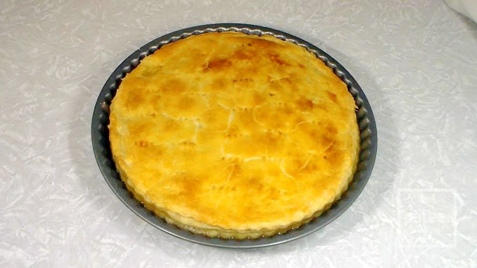 Пирог из слоеного теста с творогом и зеленью - Шаг 10