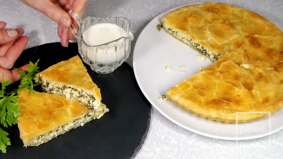 Пирог из слоеного теста с творогом и зеленью - Шаг 11