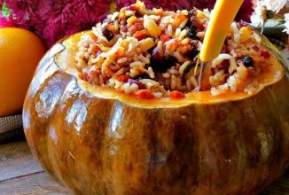 Тыква с рисом и сухофруктами
