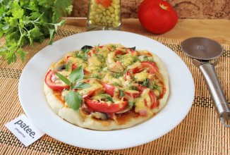 Пицца с маринованными грибами и  ветчиной