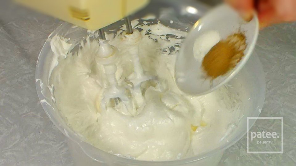 Самый вкусный торт из безе с ягодами - Шаг 3