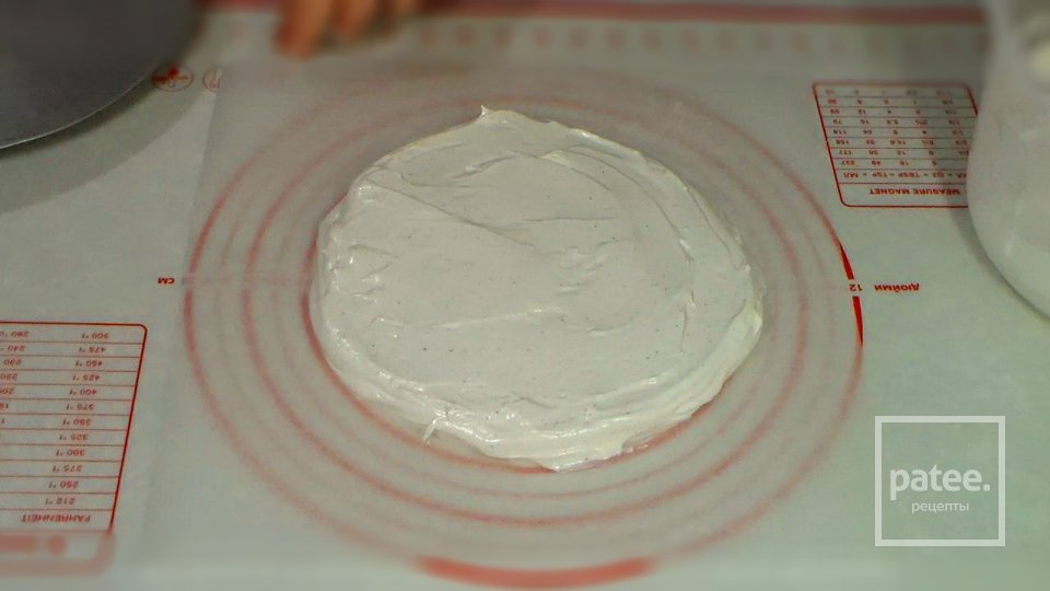 Самый вкусный торт из безе с ягодами - Шаг 4