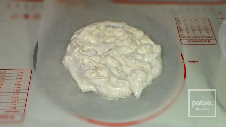 Самый вкусный торт из безе с ягодами - Шаг 5