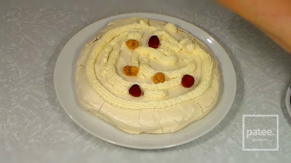 Самый вкусный торт из безе с ягодами - Шаг 9