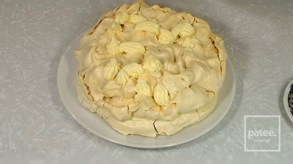 Самый вкусный торт из безе с ягодами - Шаг 10