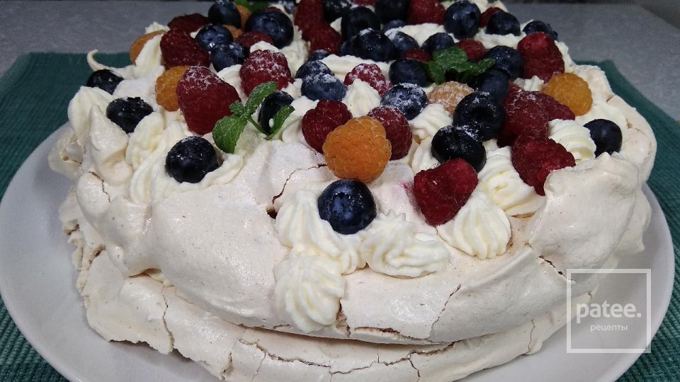 Самый вкусный торт из безе с ягодами - Шаг 11