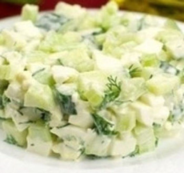 Салат с огурцом и сыром