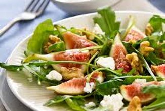 Салат с инжиром и козьим сыром